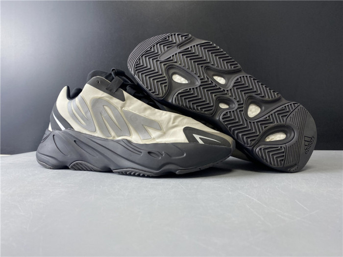ad*s Y**zy boost 700 mnvn bone fy3729