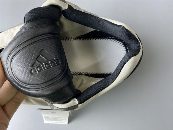 ad*s Y**zy boost 700 mnvn bone fy3729