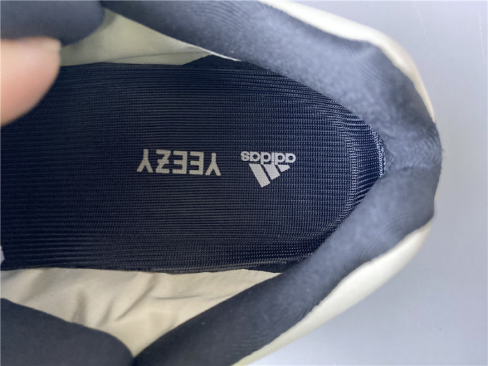 ad*s Y**zy boost 700 mnvn bone fy3729