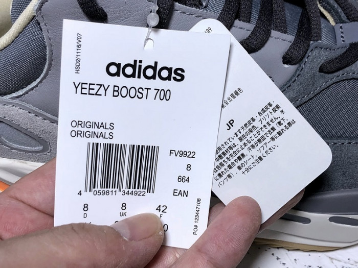 ad*s Y**zy boost 700 magnet fv9922