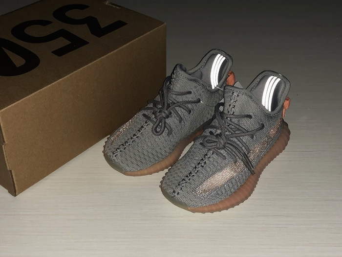 ad*s Y**zy boost 350 v2 trfrm  eg7492 kids
